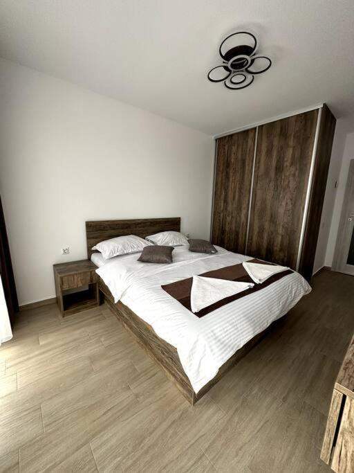 Central River Apartment Cluj-Napoca Exteriör bild